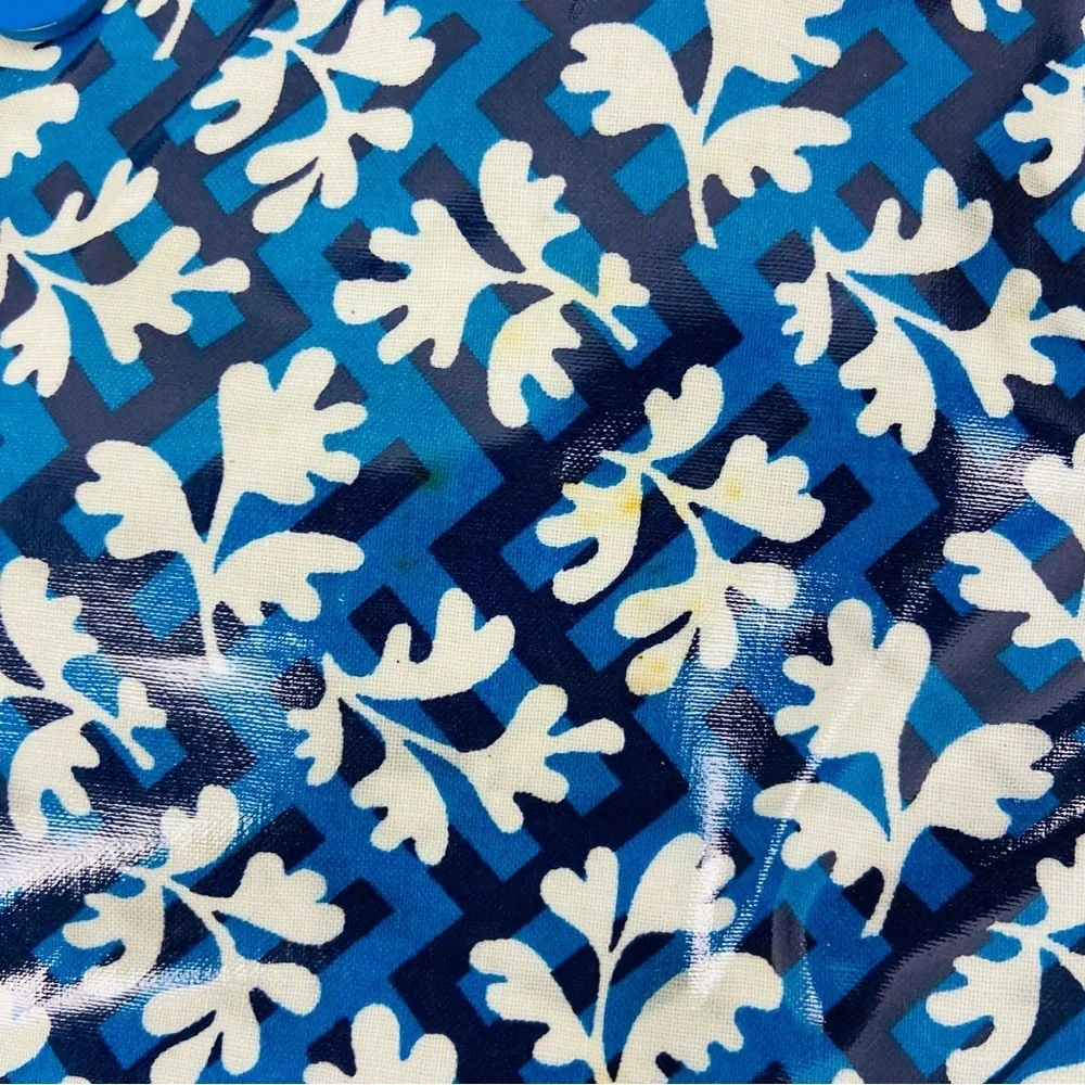 Vera Bradley Frills Hotsy Totsy Hobo Bag vibrant Blue Lagoon floral pattern